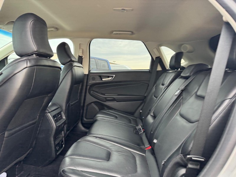 Ford Edge Vehicle Image 12