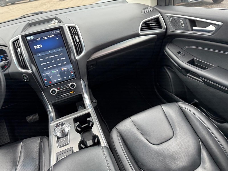 Ford Edge Vehicle Image 16