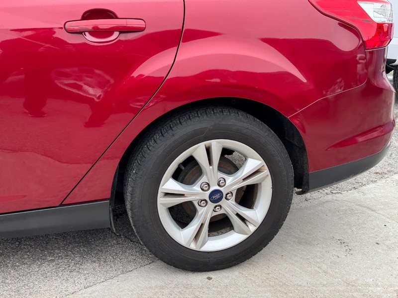 Ford Focus Vehicle Image 11