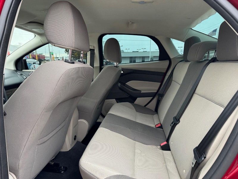 Ford Focus Vehicle Image 13