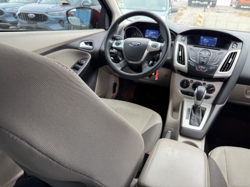 Ford Focus Vehicle Image 14