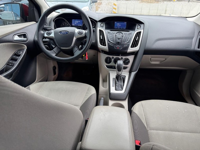 Ford Focus Vehicle Image 15