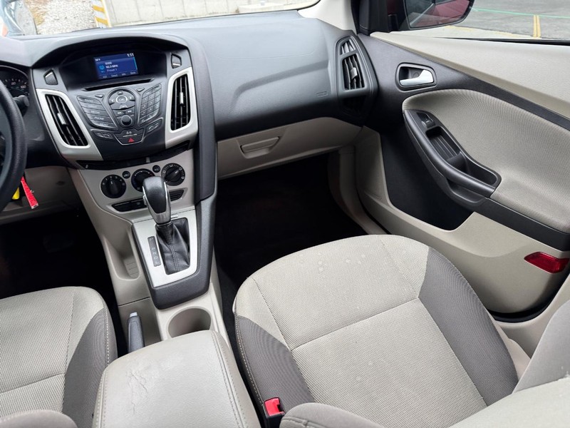 Ford Focus Vehicle Image 16