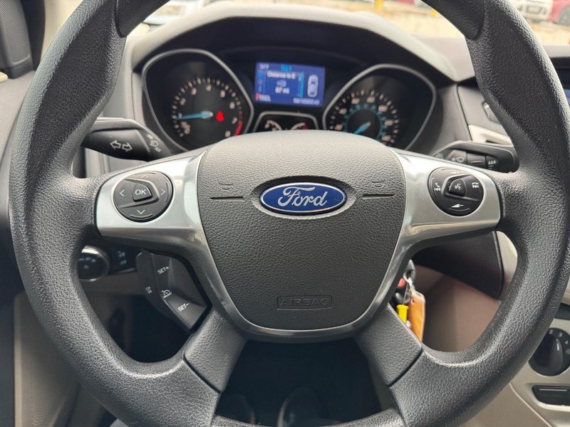 Ford Focus Vehicle Image 19