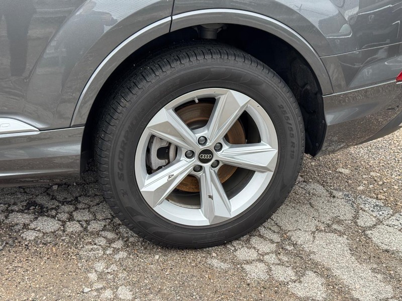 Audi Q7 Vehicle Image 11