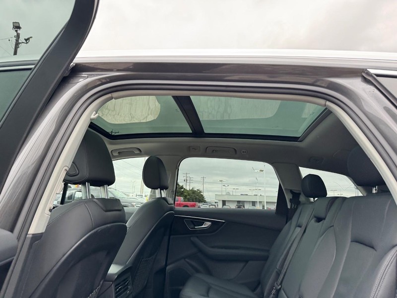 Audi Q7 Vehicle Image 13