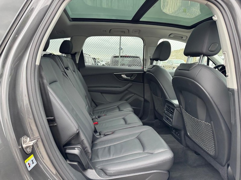 Audi Q7 Vehicle Image 14