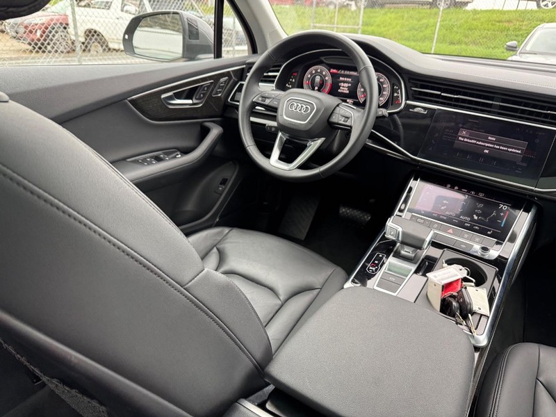 Audi Q7 Vehicle Image 15