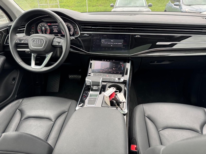 Audi Q7 Vehicle Image 16