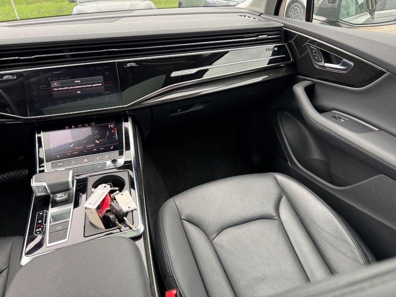 Audi Q7 Vehicle Image 17