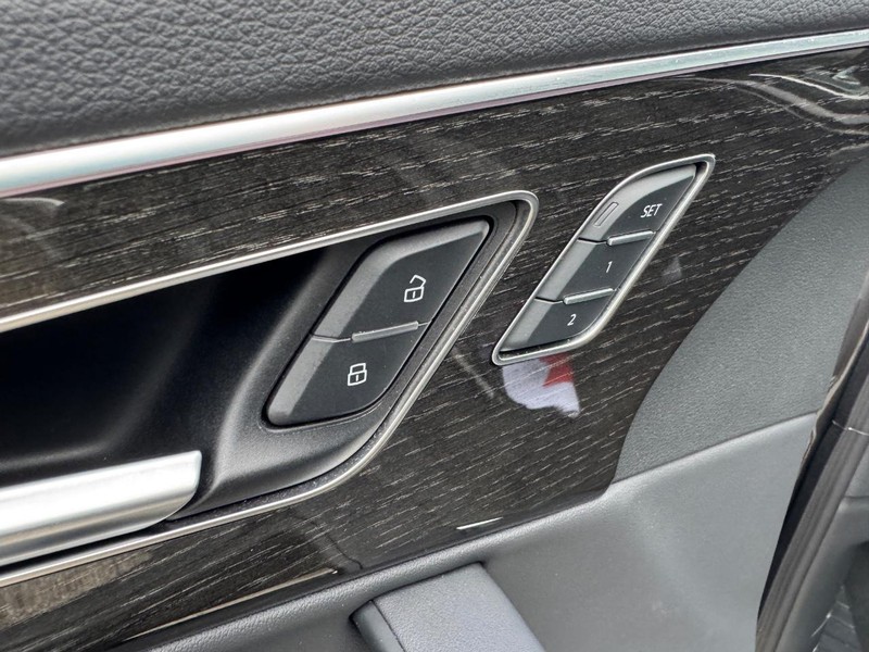 Audi Q7 Vehicle Image 20