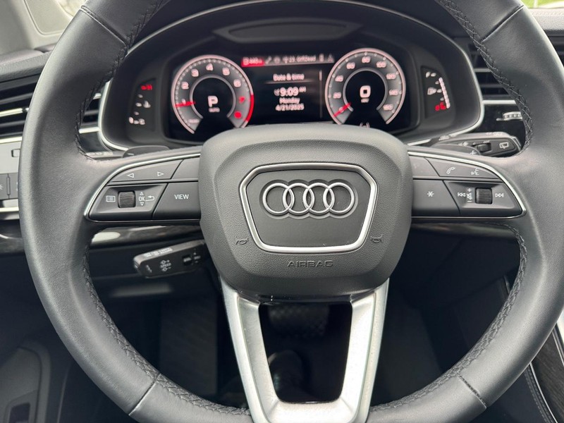 Audi Q7 Vehicle Image 21