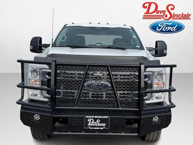 Ford Super Duty F-350 SRW Vehicle Image 02