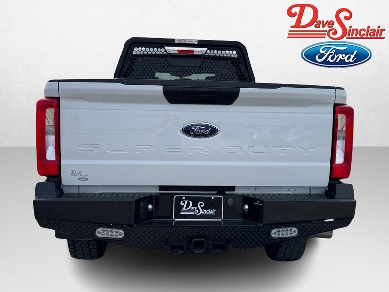 Ford Super Duty F-350 SRW Vehicle Image 08