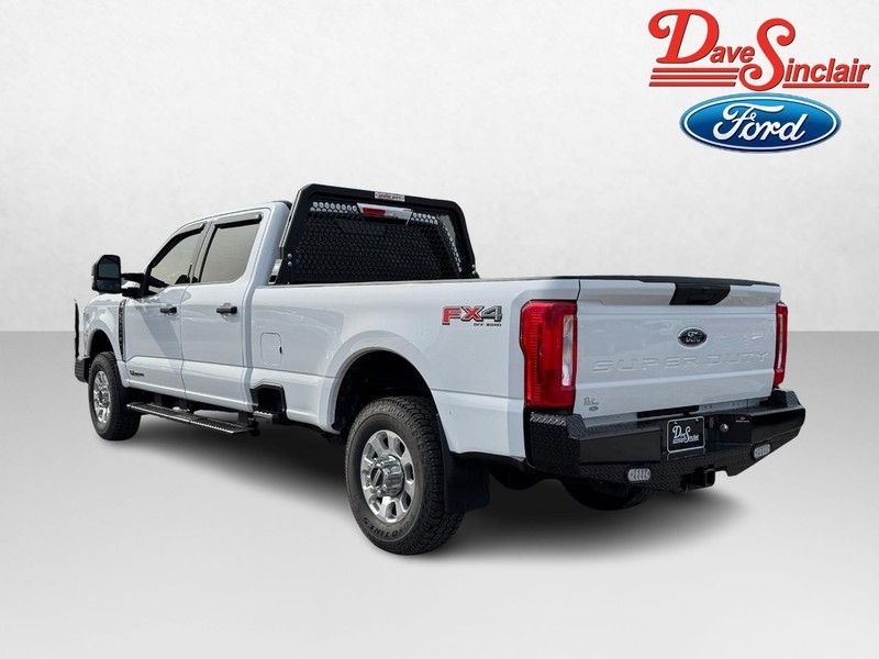 Ford Super Duty F-350 SRW Vehicle Image 09
