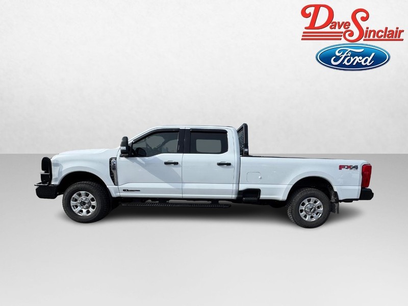 Ford Super Duty F-350 SRW Vehicle Image 10