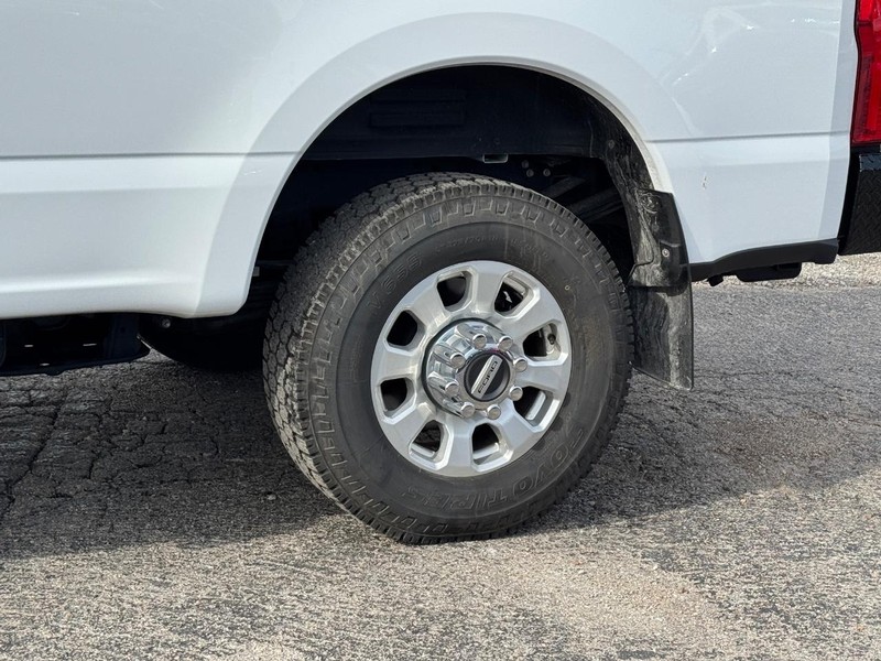 Ford Super Duty F-350 SRW Vehicle Image 11