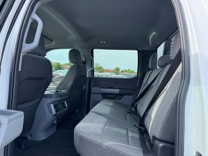 Ford Super Duty F-350 SRW Vehicle Image 12