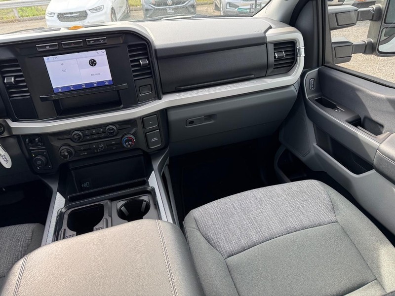 Ford Super Duty F-350 SRW Vehicle Image 16