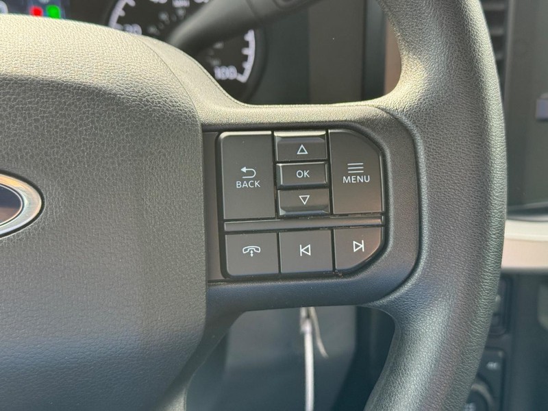 Ford Super Duty F-350 SRW Vehicle Image 21