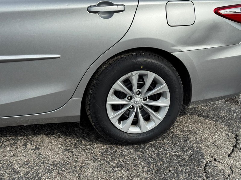 Toyota Camry Vehicle Image 11