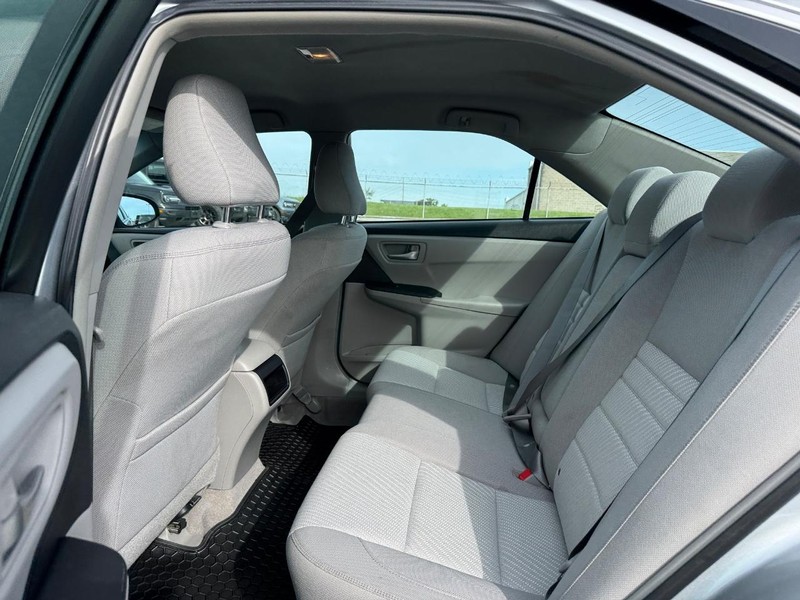 Toyota Camry Vehicle Image 12