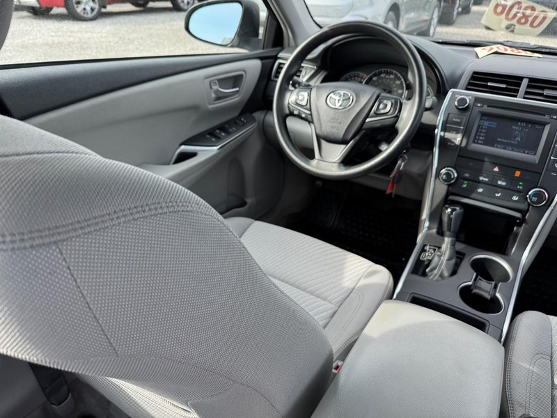 Toyota Camry Vehicle Image 14