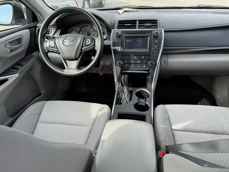 Toyota Camry Vehicle Image 15
