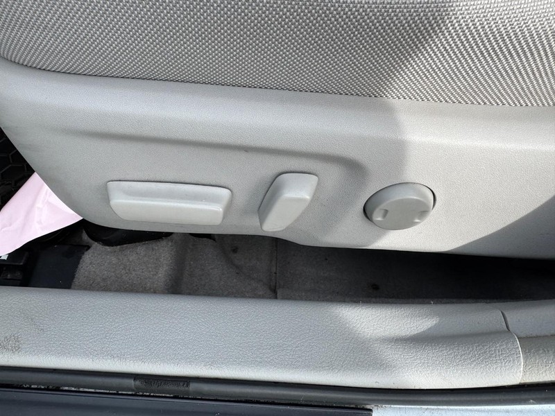 Toyota Camry Vehicle Image 17