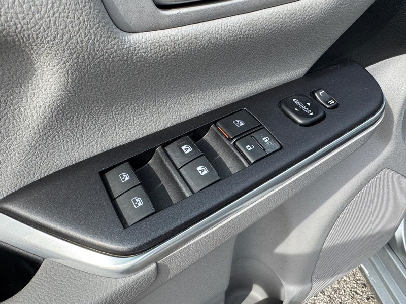 Toyota Camry Vehicle Image 18