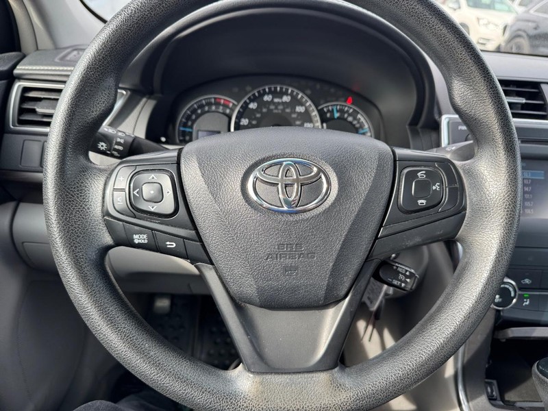 Toyota Camry Vehicle Image 19