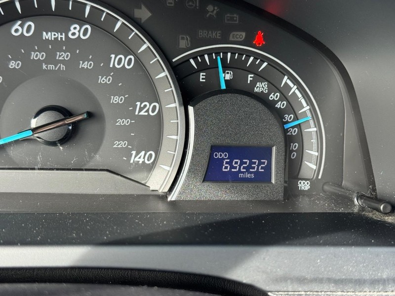 Toyota Camry Vehicle Image 23