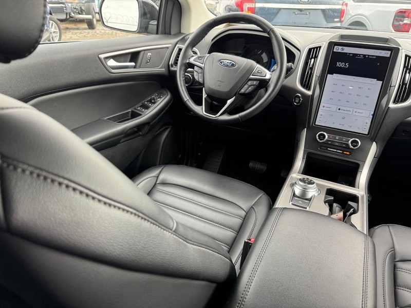 Ford Edge Vehicle Image 14