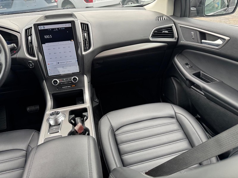 Ford Edge Vehicle Image 16