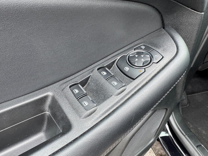 Ford Edge Vehicle Image 18