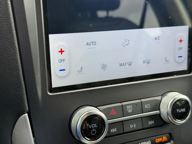 Ford Edge Vehicle Image 23