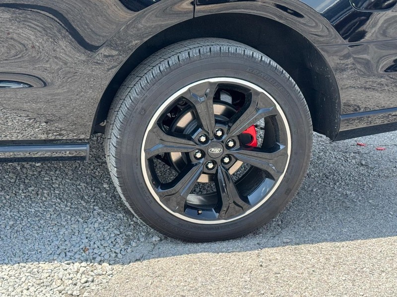 Ford Expedition Vehicle Image 11