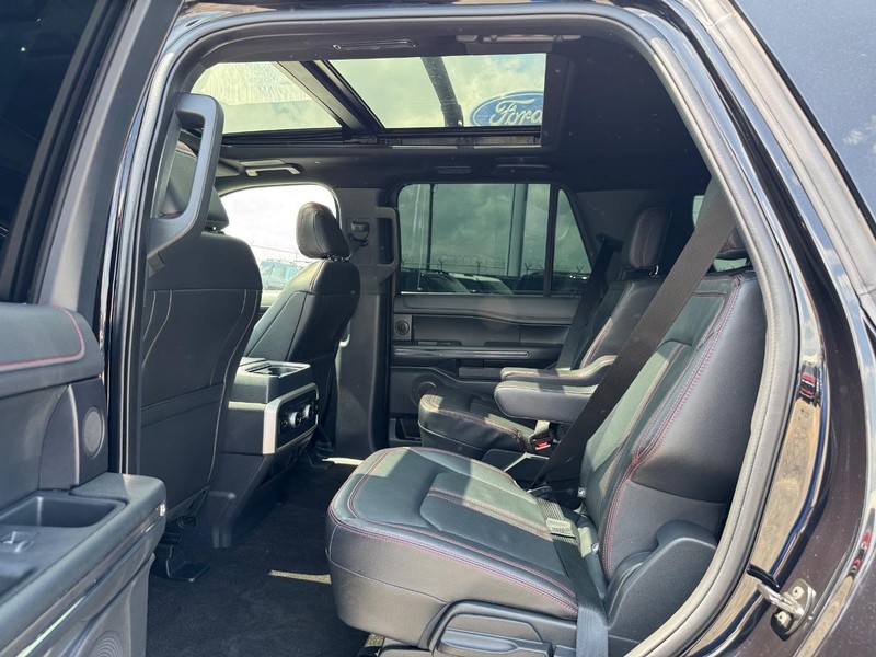 Ford Expedition Vehicle Image 12