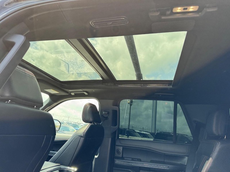 Ford Expedition Vehicle Image 13