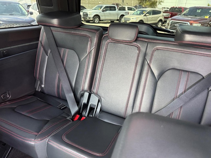 Ford Expedition Vehicle Image 15