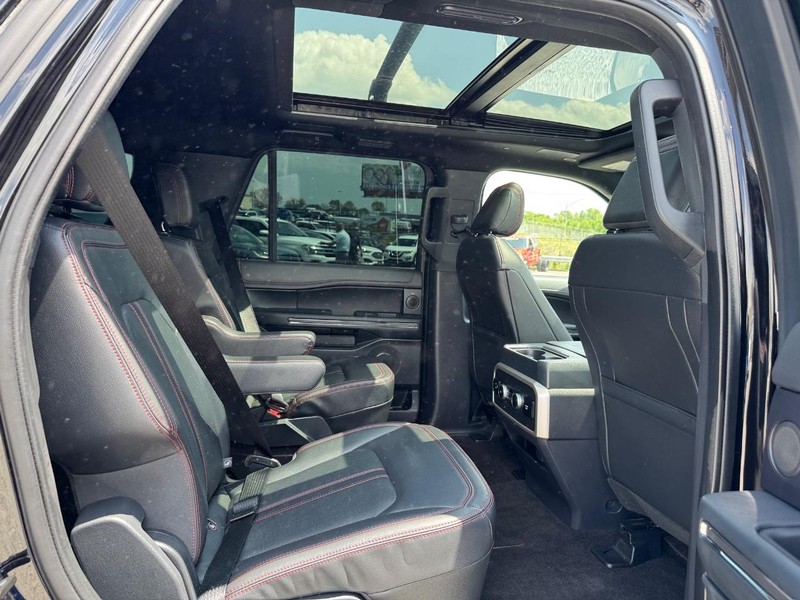 Ford Expedition Vehicle Image 16