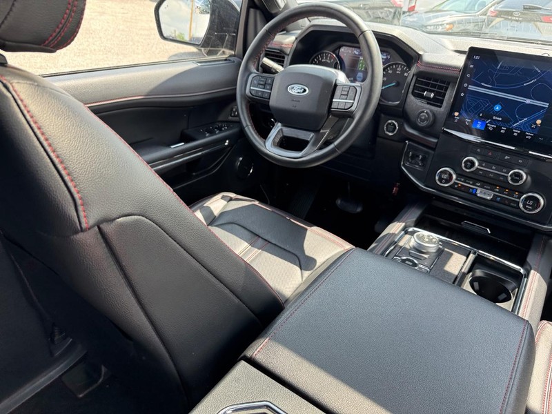 Ford Expedition Vehicle Image 17