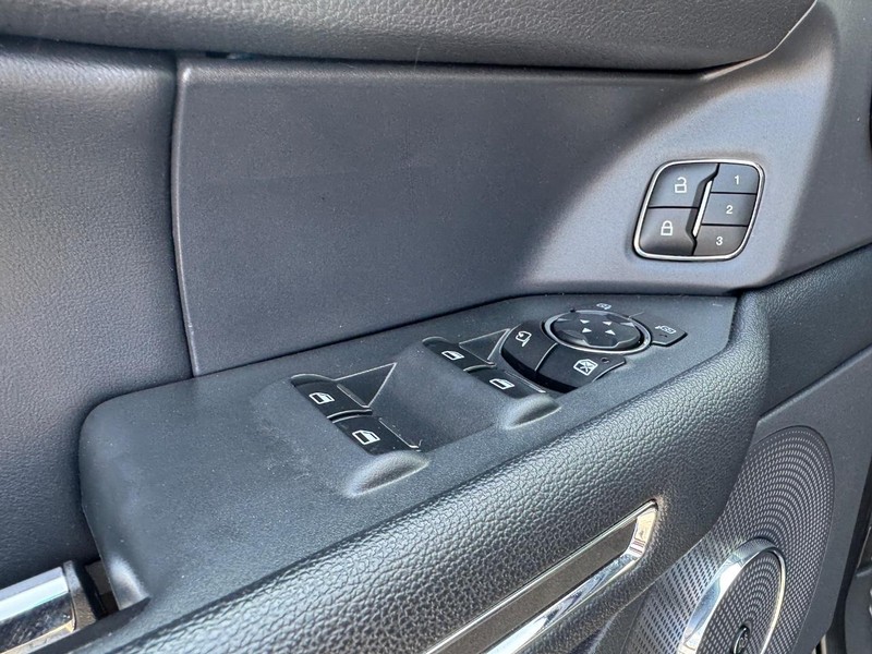 Ford Expedition Vehicle Image 21