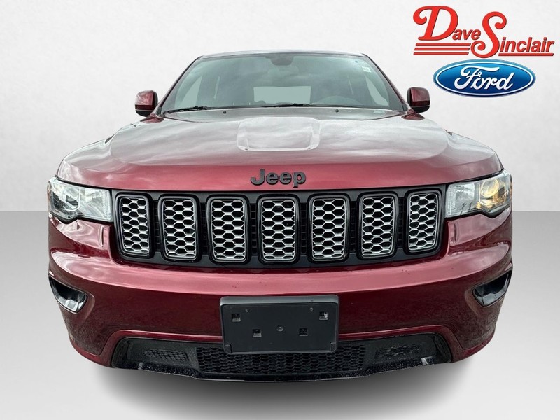 Jeep Grand Cherokee Vehicle Image 02