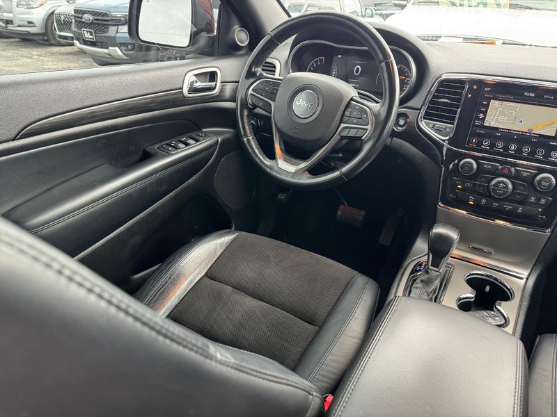 Jeep Grand Cherokee Vehicle Image 14