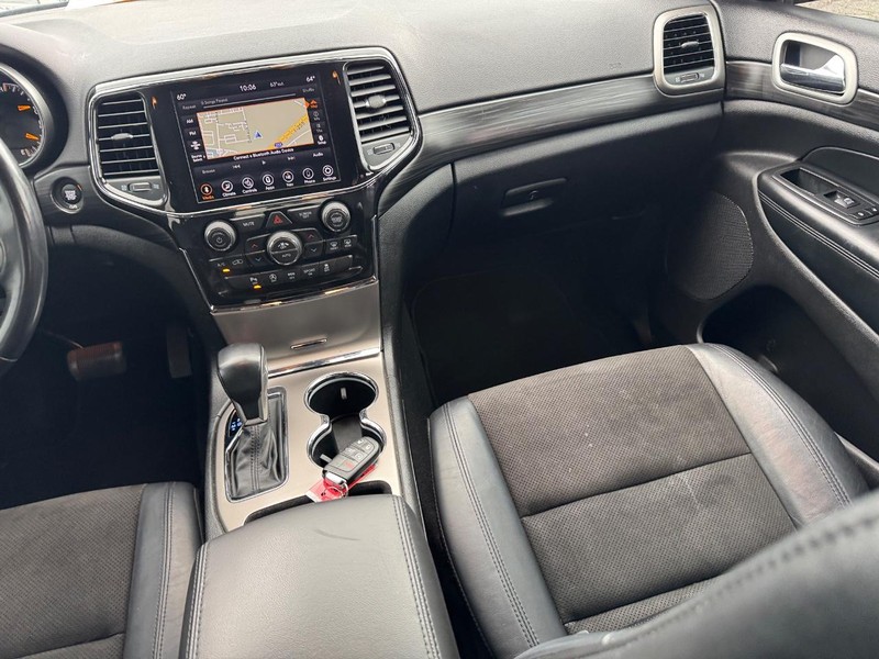 Jeep Grand Cherokee Vehicle Image 16