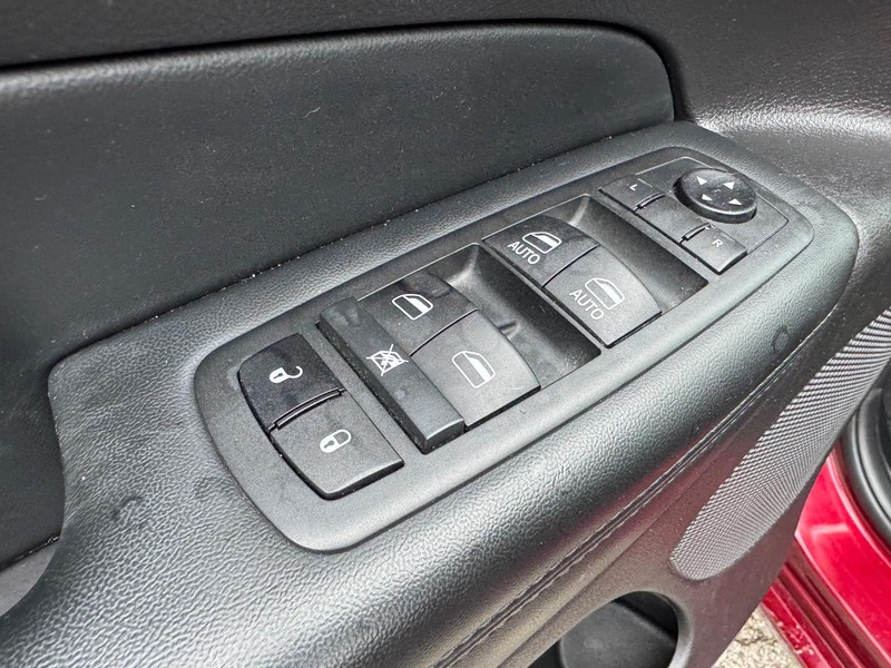 Jeep Grand Cherokee Vehicle Image 18