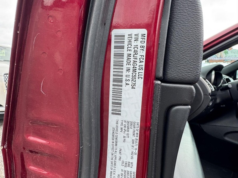 Jeep Grand Cherokee Vehicle Image 26