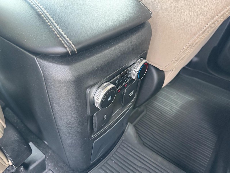 Ford Explorer Vehicle Image 13