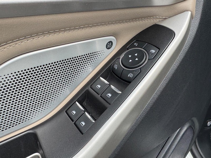 Ford Explorer Vehicle Image 19